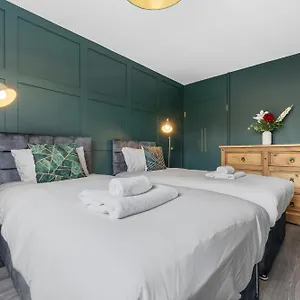 apt-chic-spacious-with-garden-in-city-centre.cambridgehotelsuk.com/